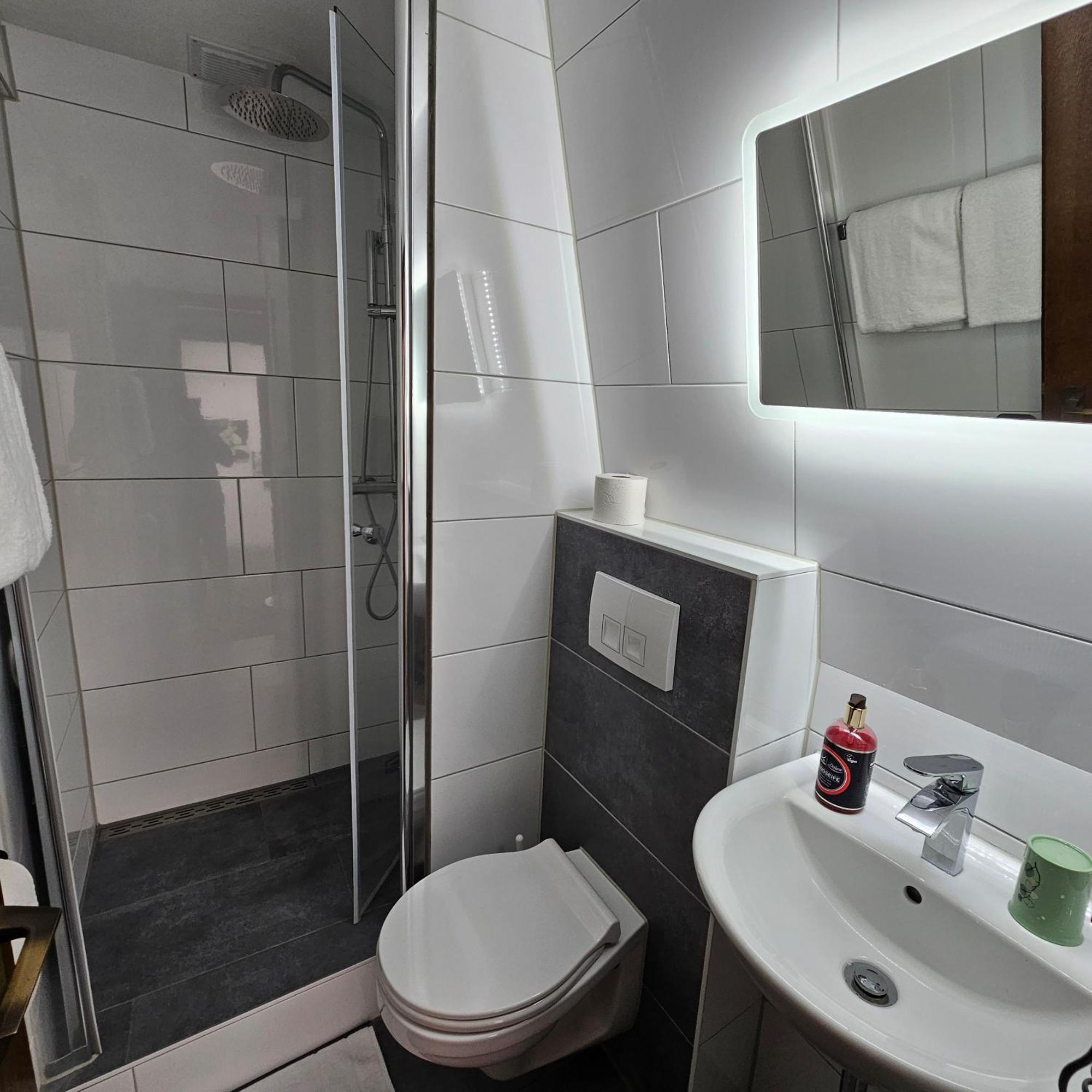 Hotel Koelner Hof มึลไฮม์ อันแดร์ รัวร์ ภายนอก รูปภาพ