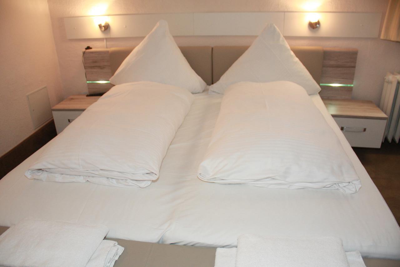 Hotel Koelner Hof มึลไฮม์ อันแดร์ รัวร์ ภายนอก รูปภาพ